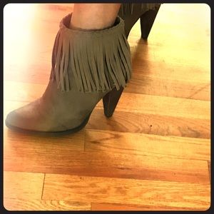 Hip fringe ankle boots!! Boho cool!